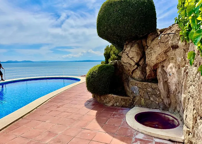Panoramic Cala Canyelles, Pool * ロザス