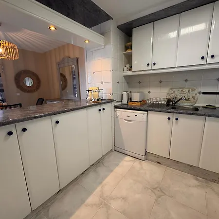 Panoramic Cala Canyelles, Pool דירה